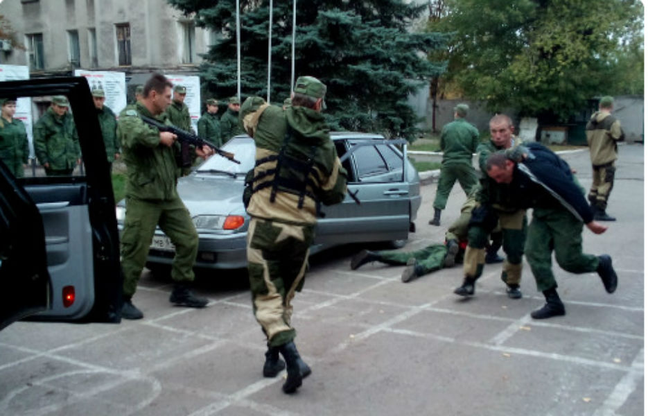 Як у "ДНР" бойовики заманюють у свої лави школярів та ПТУшників (ФОТО) - фото 4