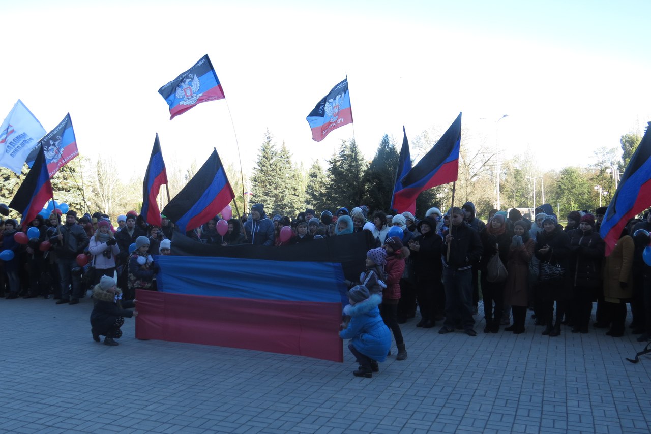 Як на окупованій Донеччині виганяють дітей "святкувати" день прапора "ДНР" (ФОТО) - фото 3