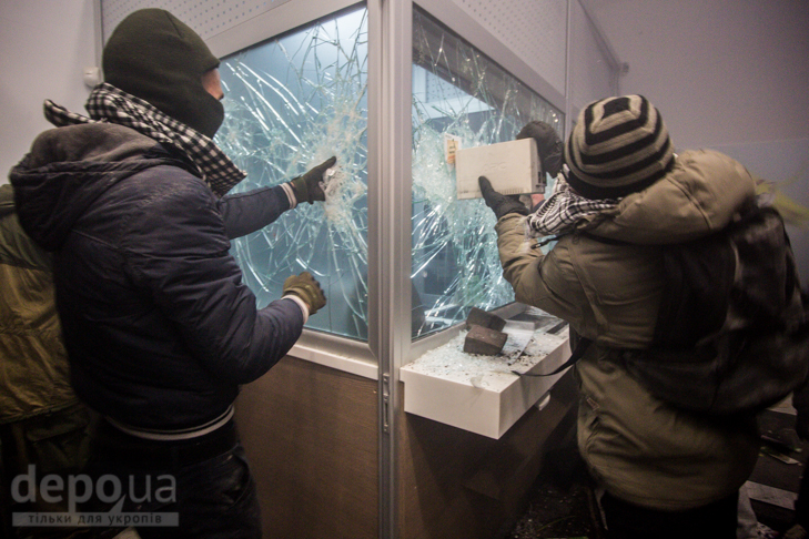 Як громили офіс Медведчука і Сбербанк Росії - фото 16