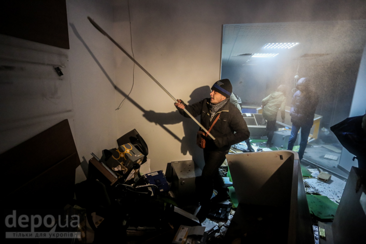 Як громили офіс Медведчука і Сбербанк Росії - фото 19