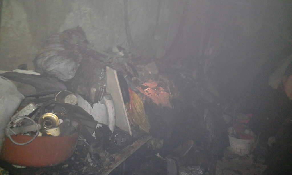 У Запоріжжі з палаючої сауни евакуювал три десятки людей - фото 4