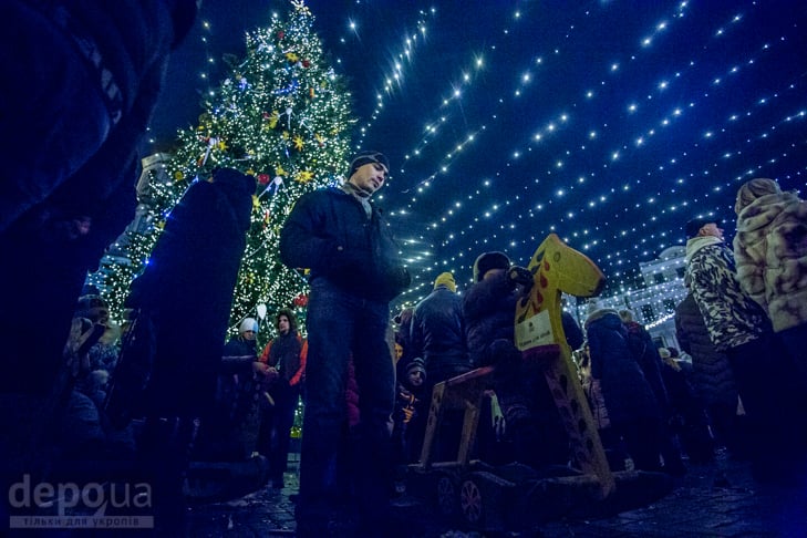 Як на Софійській площі в Києві зустрічали рік Півня - фото 14