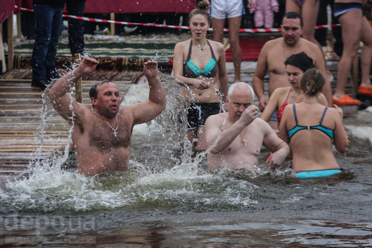 Як відзначають Водохреща у Києві - фото 12