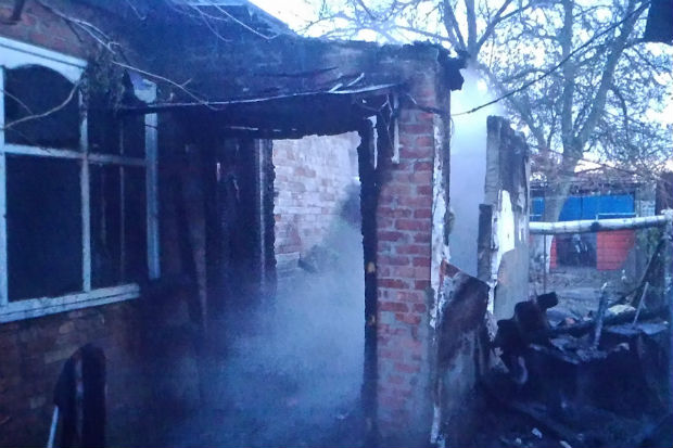 На Харківщині палав приватний будинок: дитина отруїлася чадним газом - фото 1
