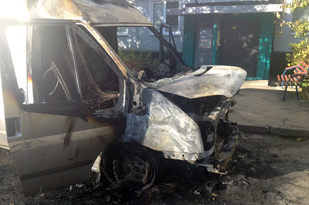 У Харкові пожежні вночі ліквідували загоряння двох автомобілів - фото 3