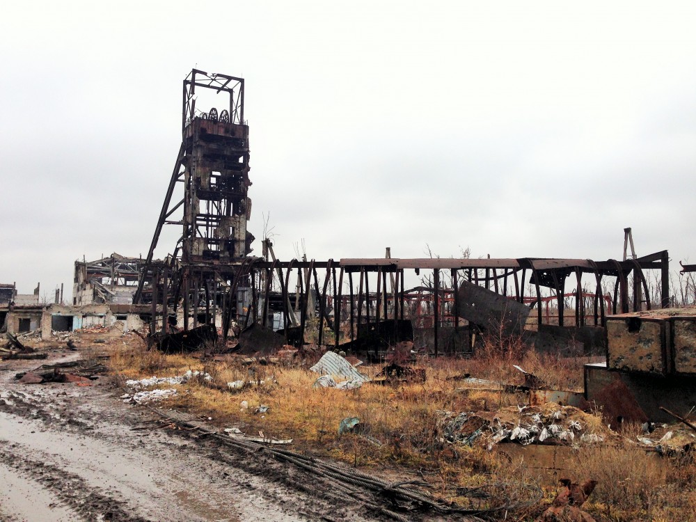 Передня лінія фронту: Апокаліптична шахта Бутівка і побита снарядами Авдіївка (ФОТО) - фото 7