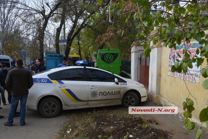 У центрі Миколаєва маршрутка врізалася в кіоск: є постраждалі