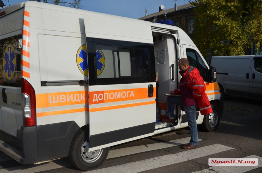 У Миколаєві мікроавтобус влетів у тролейбус: є постраждалі
