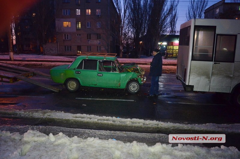 У Миколаєві водій ВАЗа напідпитку врізався в маршрутку
