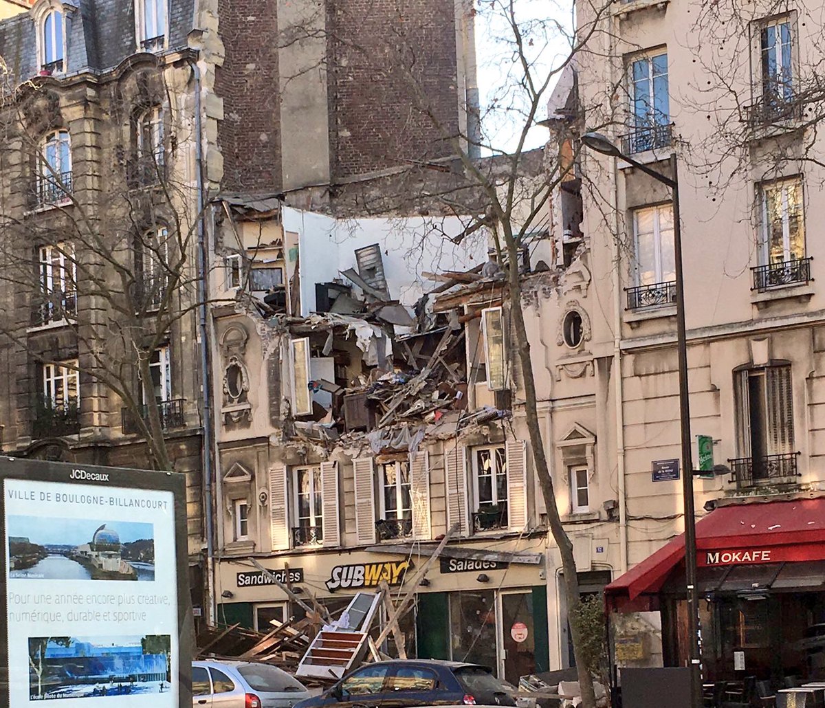 У передмісті Парижа стався вибух, є поранені (ФОТО, ВІДЕО) - фото 1