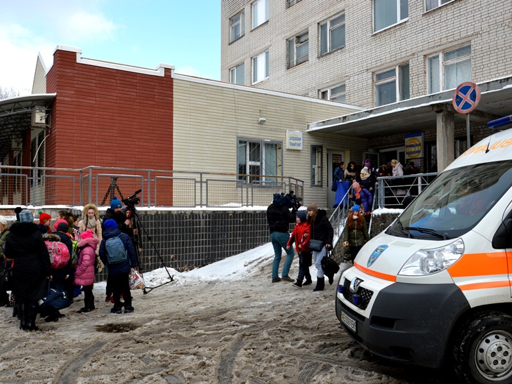 Як постраждалих в аварії автобуса біля Дніпра кропивницьких дітей відправляли додому (ФОТО, ВІДЕО) - фото 1