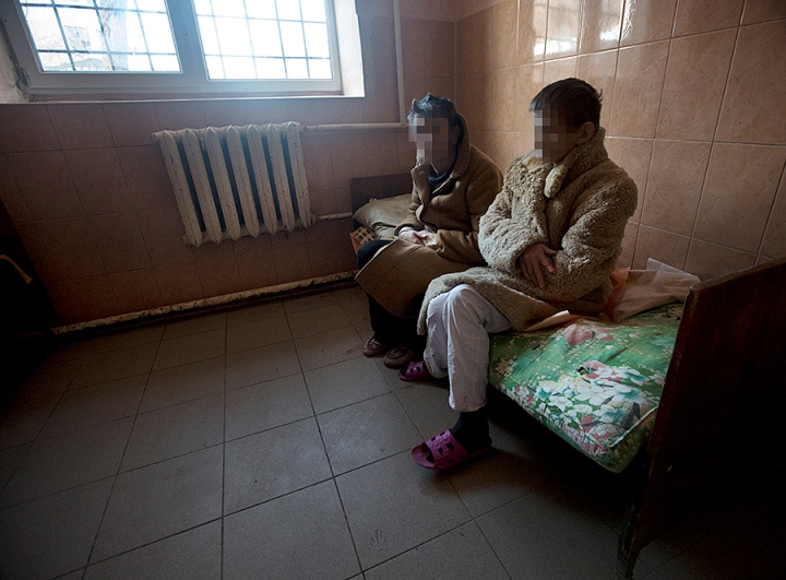 У Мукачеві людей з психічними розладами утримують в умовах, наближених до тортур - фото 4