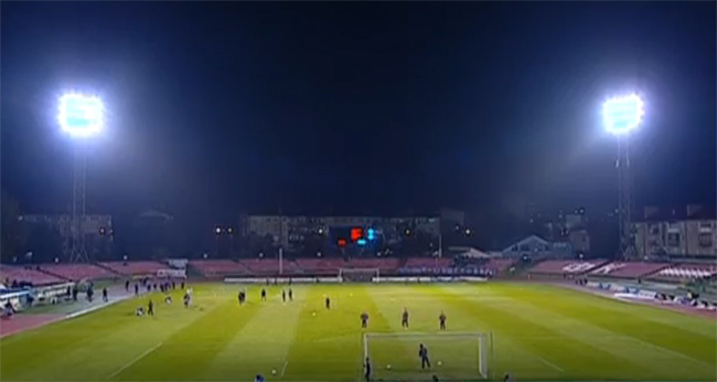 Як виглядає майже порожній стадіон перед матчем "Волинь" - "Дніпро" - фото 1