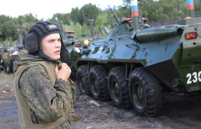 У Луганську п`яний російський військовий розпатякав про свої "мандрівки" (ФОТО) - фото 2