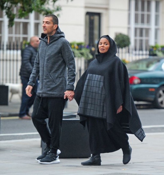 50-річна вагітна Джанет Джексон вийшла на вулицю в хіджабі - фото 1