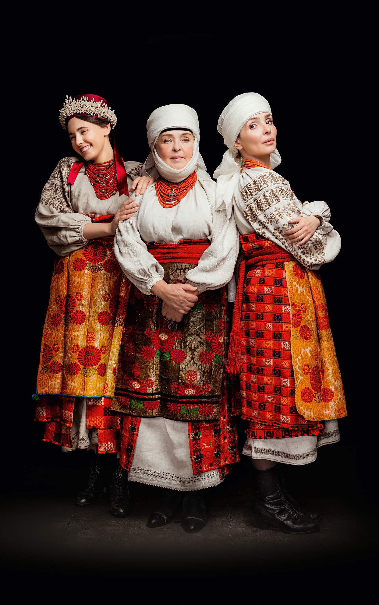 Кароль, Фреймут, Єфросиніна вбралися у розкішне українське вбрання - фото 8