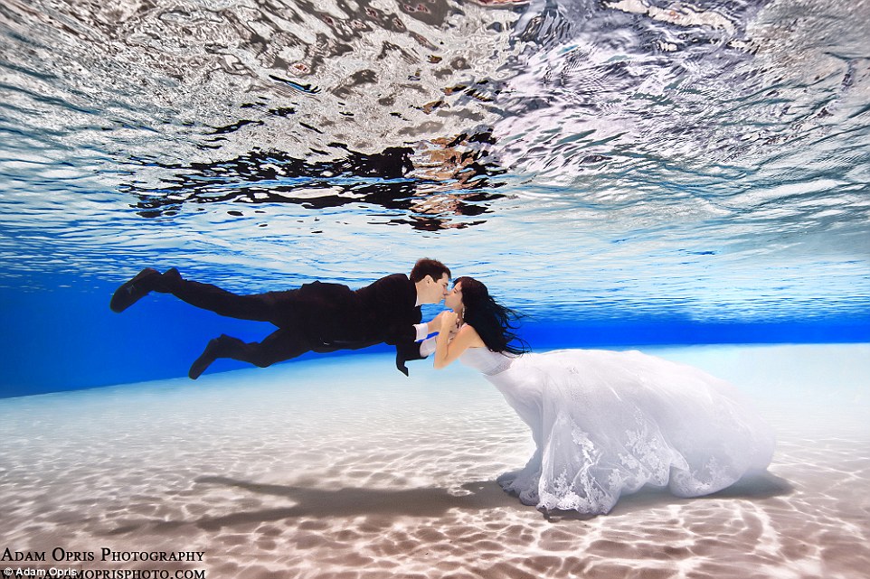 Неймовірні весільні фото під водою, через які хочеться затамувати подих - фото 4