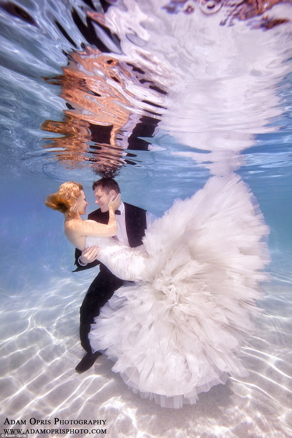 Неймовірні весільні фото під водою, через які хочеться затамувати подих - фото 1
