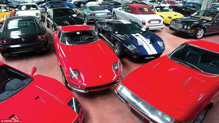 У італьяского бізнесмена конфіскували 430 колекційних спорткарів - фото 2