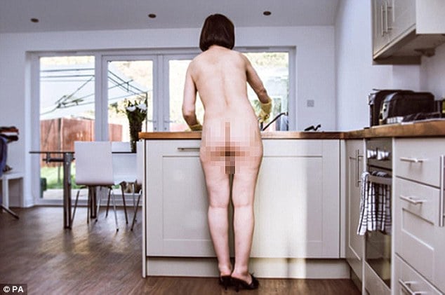 Як голі жінки працюють прибиральницями, отримуючи $55 за годину  - фото 1