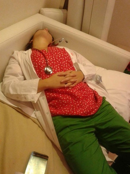 Як лікарі з усього світу сплять на робочому місці - фото 7
