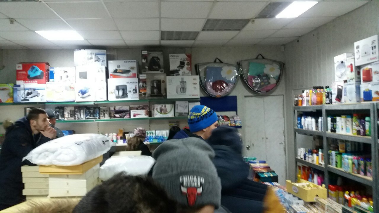У Харкові "азовці" знайшли магазин з контрабандою (ФОТО)  - фото 3