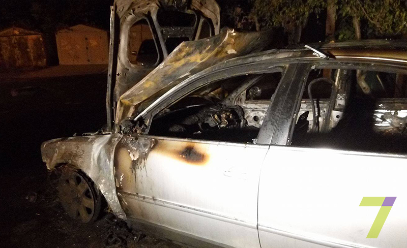 Вночі в елітному районі Одеси невідомі спалили автомобіль очільника податкової (ФОТО) - фото 2