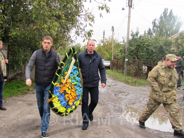 У Мелітополі в День захисника України прощалися з загиблим бійцем - фото 1
