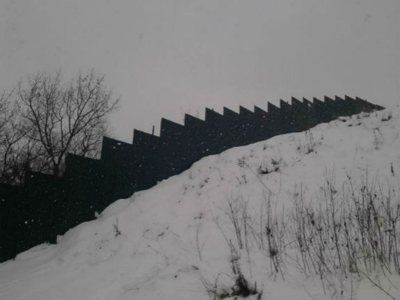 Залізний паркан на горі Щекавиця в Києві частково знесли  - фото 2