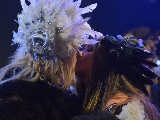 Білик та Могилевська відтворили скандальний поцілунок на очах у Притули - фото 2