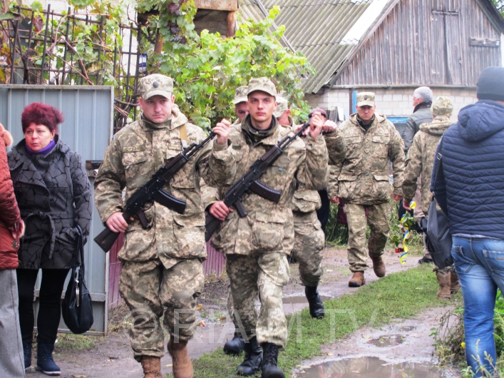 У Мелітополі в День захисника України прощалися з загиблим бійцем - фото 3