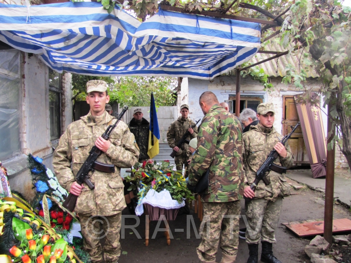 У Мелітополі в День захисника України прощалися з загиблим бійцем - фото 4