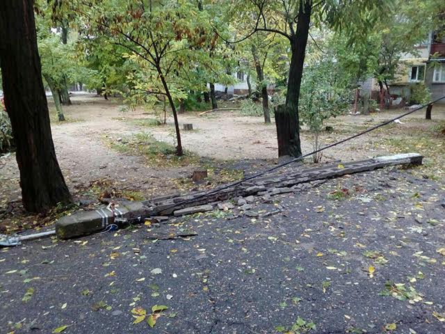 На Миколаївщині через негоду 53 населені пункти залишились без світла - фото 3