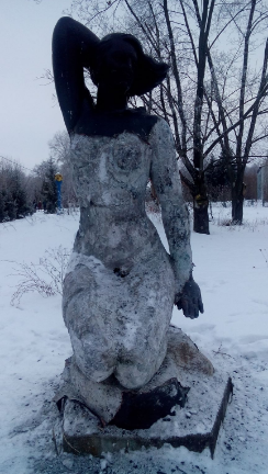 В Сумах зі скульптури "Купальниця" зняли мідну "шкіру"   - фото 1