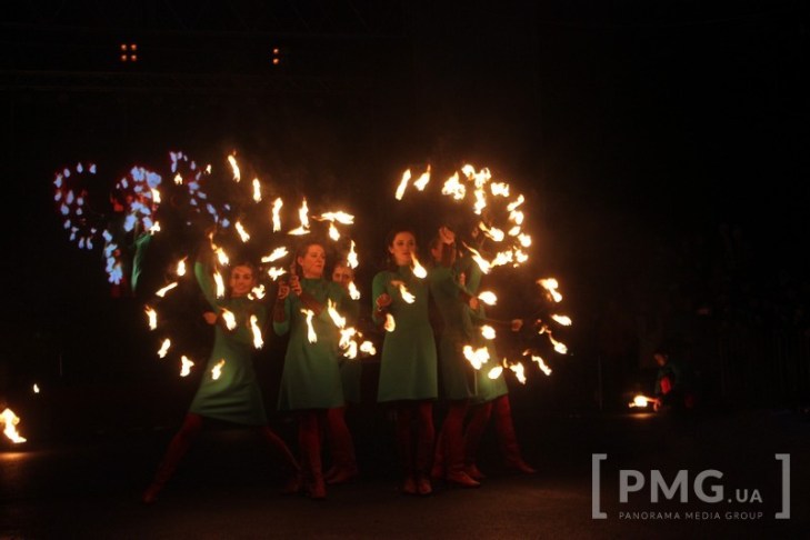 У Мукачеві під лицарські бої, парад ліхтариків та вогняне шоу відсвяткували День святого Мартина - фото 5
