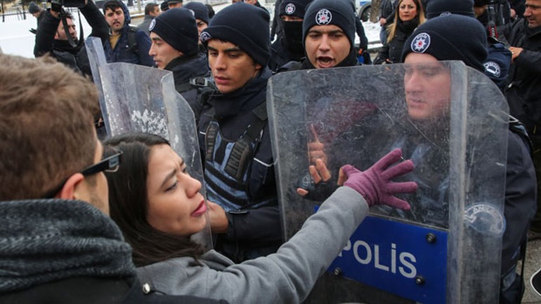 В Анкарі водометами і газом розігнали мітинг проти Ердогана (ФОТО, ВІДЕО) - фото 3
