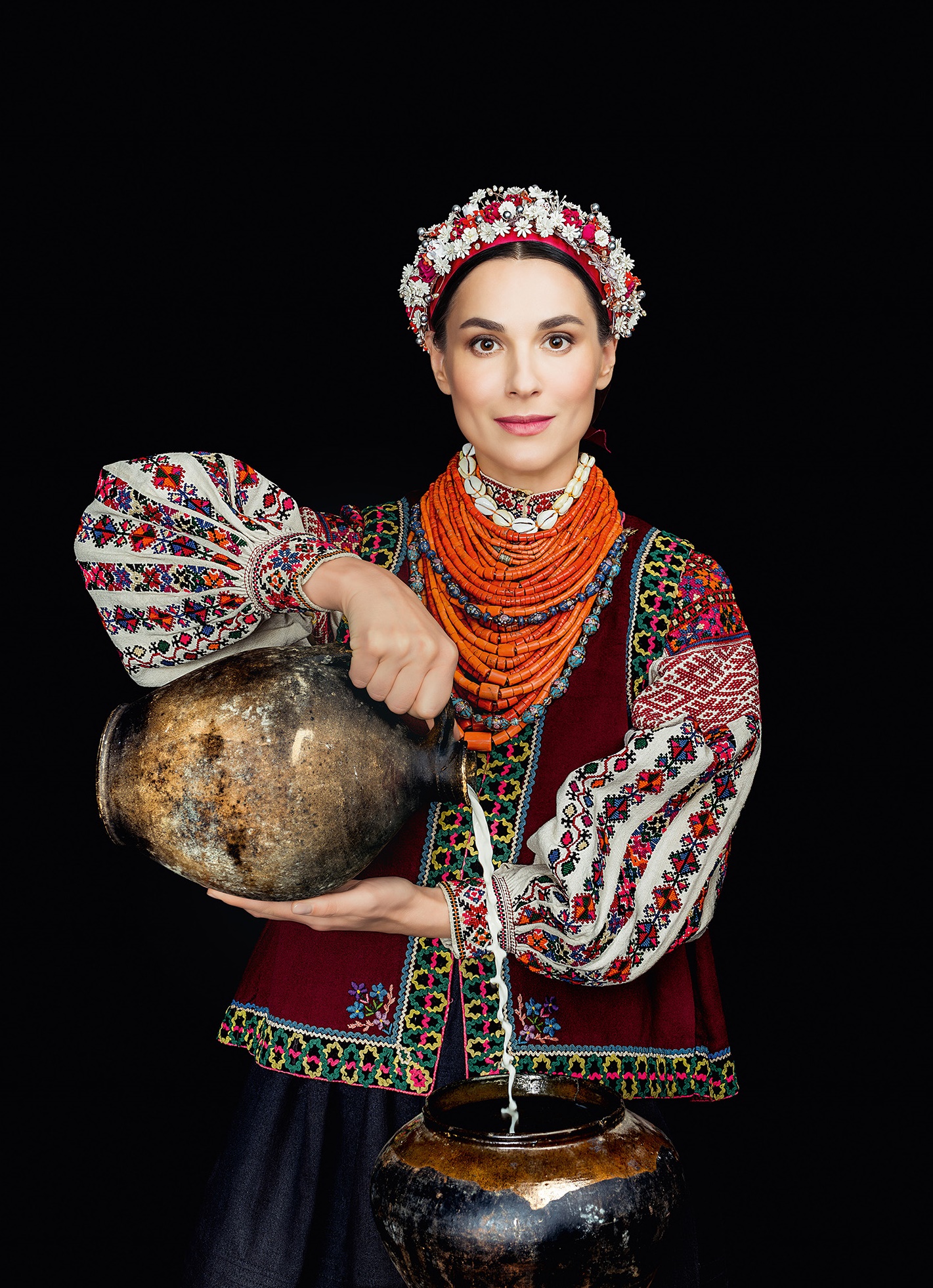 Кароль, Фреймут, Єфросиніна вбралися у розкішне українське вбрання - фото 3