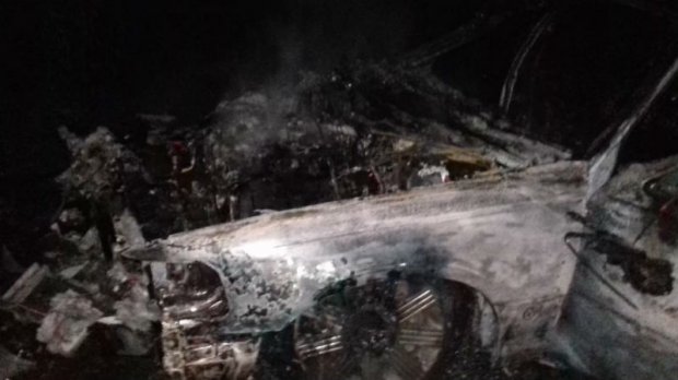 Масова аварія під Львовом, одна з машин спалахнула - фото 1