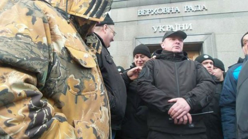 Чорнобильці під Радою прорвались до входу - фото 1