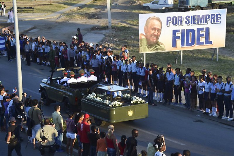 На Кубі відбулося поховання праху Фіделя Кастро (ФОТО) - фото 2