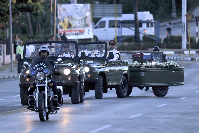 На Кубі відбулося поховання праху Фіделя Кастро (ФОТО) - фото 3