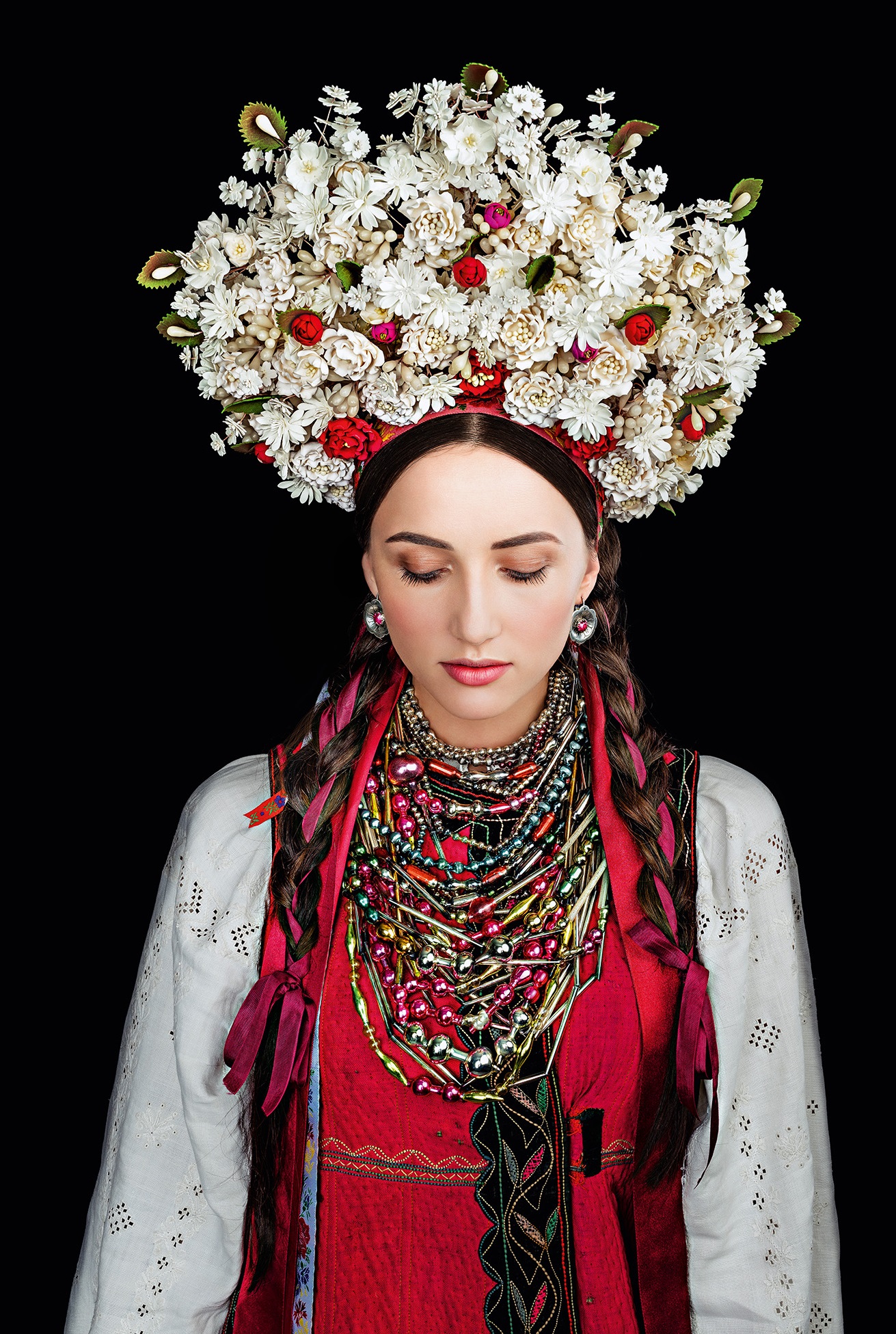 Кароль, Фреймут, Єфросиніна вбралися у розкішне українське вбрання - фото 2