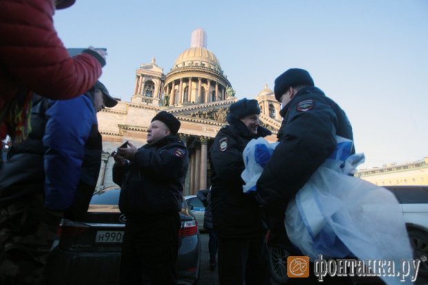 На Росії на храмі вивісили протестний банер "Не РПЦ" - фото 3