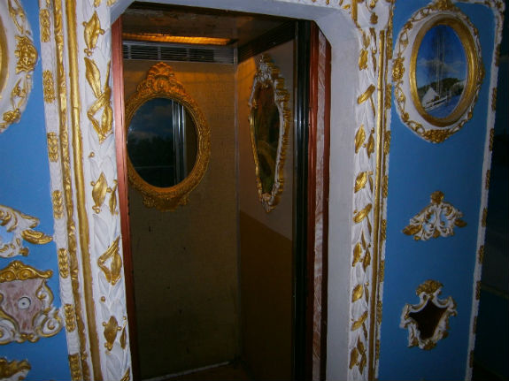 У Києві звичайний під`їзд будинку перетворили на музей - фото 3