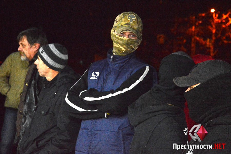 Миколаївські активісти "окропили" томатним соком вхід на концерт Потапа і Насті