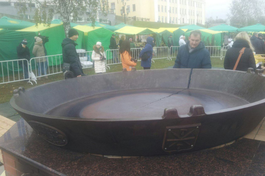На Росії на фестивалі картоплі луснула найбільша пательня країни (ФОТО) - фото 2