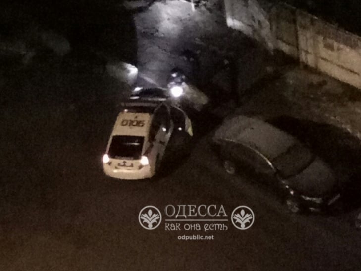 В Одесі патрульні ганалясь за бандитами, але їм завадив бетоний блок (ФОТО) - фото 1