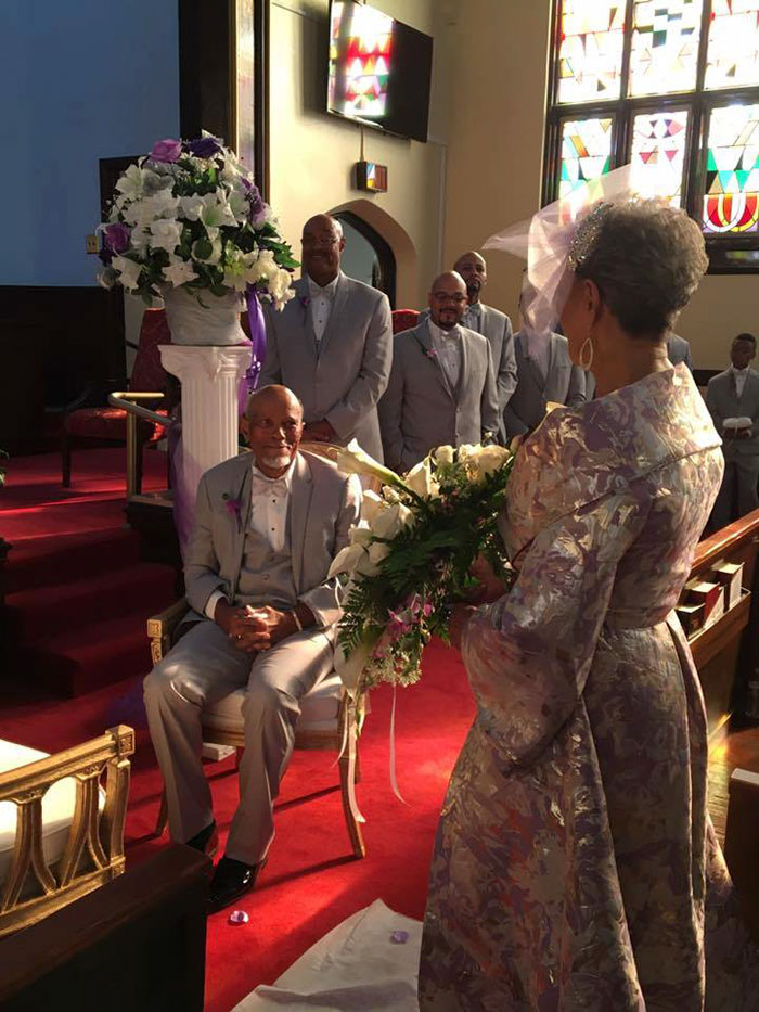 86-річна наречена підірвала мережу весільною сукнею власного дизайну  - фото 2