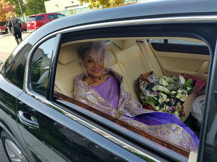 86-річна наречена підірвала мережу весільною сукнею власного дизайну  - фото 3