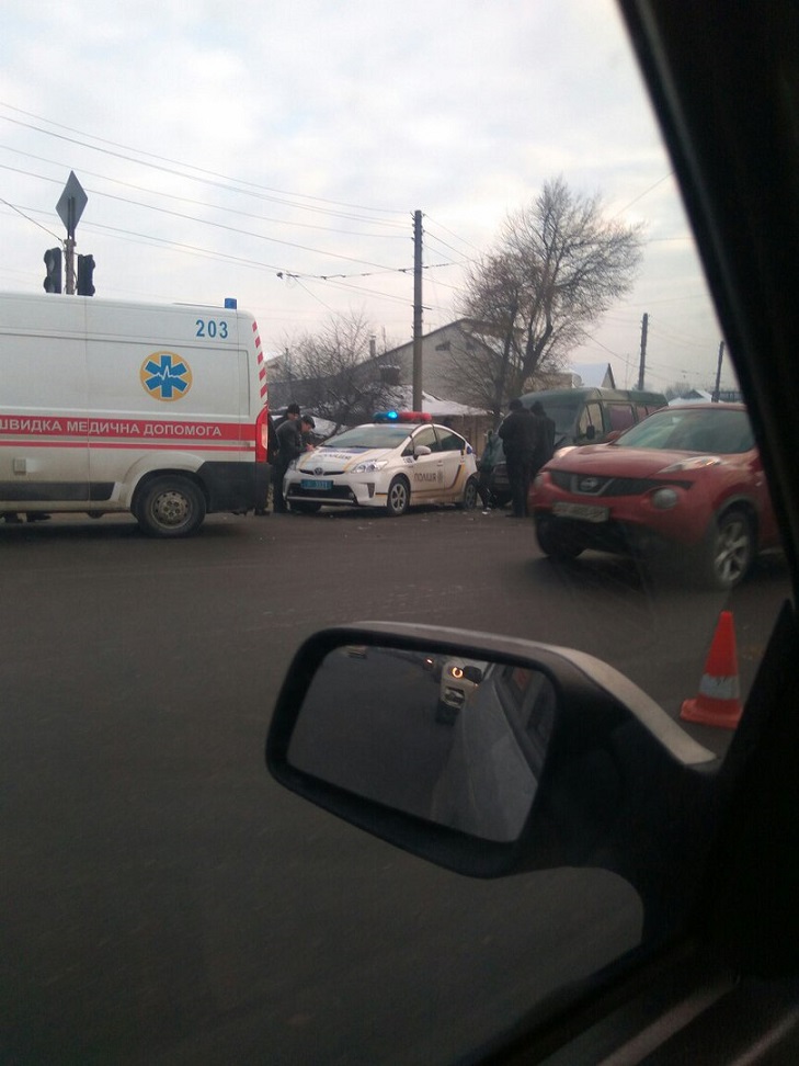 У центрі Харкова "Газель" протаранила автомобіль поліції (ФОТО) - фото 2